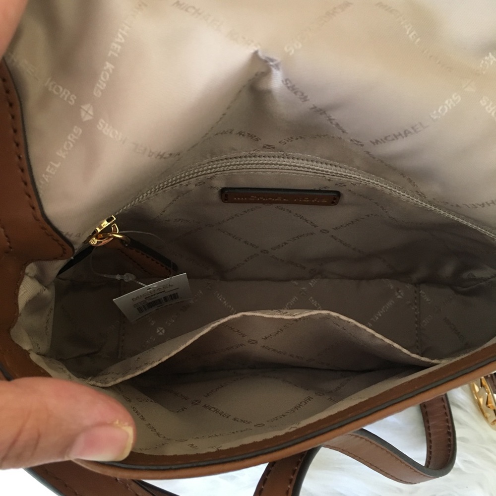 New Michael Kors Bedford Small flap Xbody bag - Picture 4 of 8